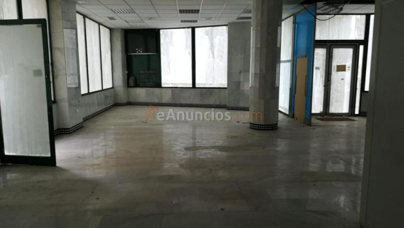 Local comercial en planta baja, GRAN VISIBILIDAD