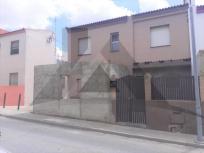 Amplia casa adosada de esquina NEGOCIAMOS EL PRECIO