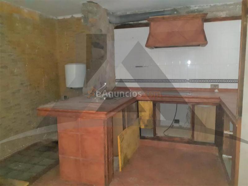 Amplia casa adosada de esquina NEGOCIAMOS EL PRECIO