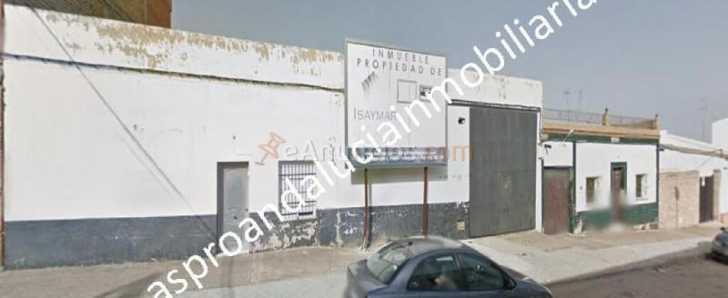 Nave con salida a dos calles con una superficie de 1388,82 m2