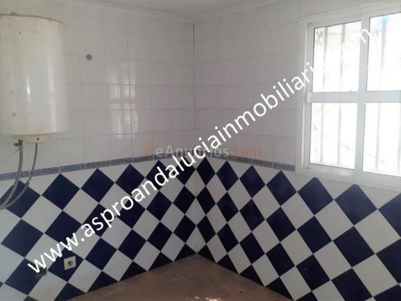 Casa adosada de 2 plantas de procedencia bancaria