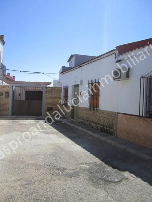 CASA ADOSADA DE UNA PLANTA