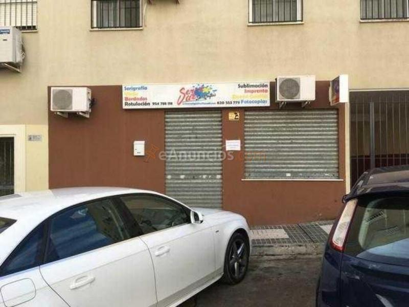 Local comercial número 3 en planta baja del edificio, con acceso directo desde la calle. Situado junto a Av. de Andalucía