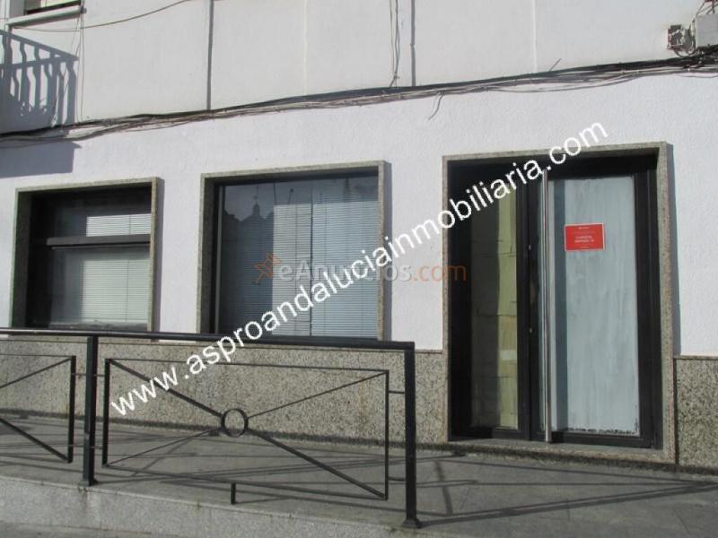 LOCAL COMERCIAL UBICADO EN EL CENTRO DE LA  LOCALIDAD. VISIBILIDAD