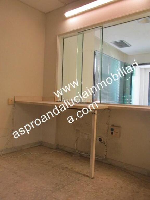 LOCAL COMERCIAL UBICADO EN EL CENTRO DE LA  LOCALIDAD. VISIBILIDAD