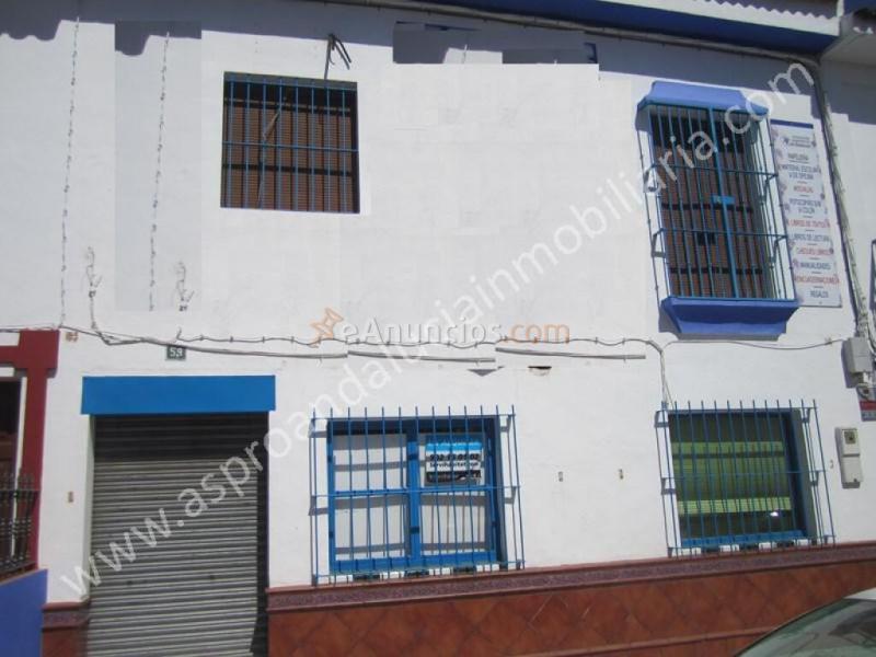 local comercial de dos plantas, posibilidad de solicitar cambio uso a residencial, y poder reformarlo para vivienda