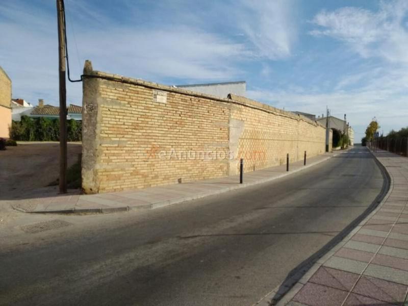 Solar  céntrico de 560 m2 de extensión superficial.