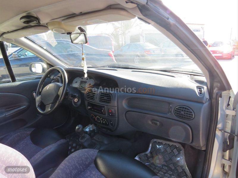 Renault Megane CABRIO DYNAMIQUE 1.6 16V de 2002 con 117.000 Km por 1.990 EUR. en Alicante