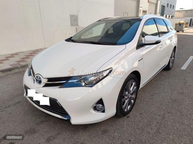 Toyota Auris 1.8 140H Advance Touring Sports de 2015 con 87.000 Km por 15.000 EUR. en Malaga