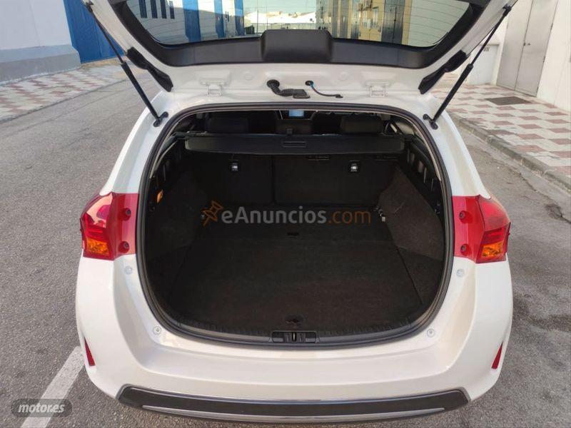 Toyota Auris 1.8 140H Advance Touring Sports de 2015 con 87.000 Km por 15.000 EUR. en Malaga