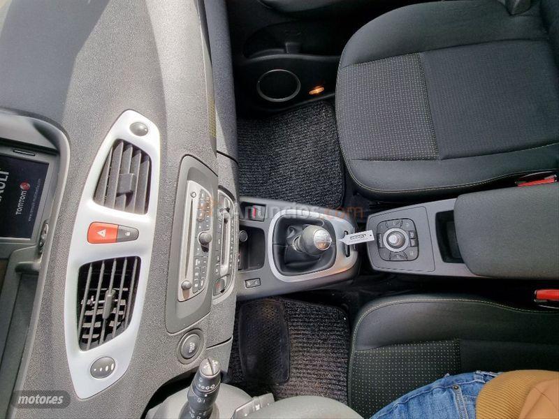 Renault Scenic Dynamique 1.5dCi 105cv eco2 de 2009 con 133.000 Km por 7.600 EUR. en Pontevedra