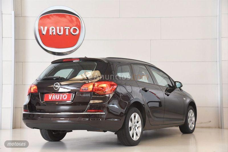 Opel Astra 1.7 CDTi 110 CV Business ST de 2014 con 190.000 Km por 8.600 EUR. en La Coruna