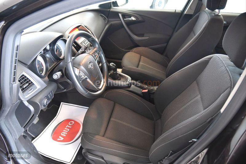 Opel Astra 1.7 CDTi 110 CV Business ST de 2014 con 190.000 Km por 8.600 EUR. en La Coruna