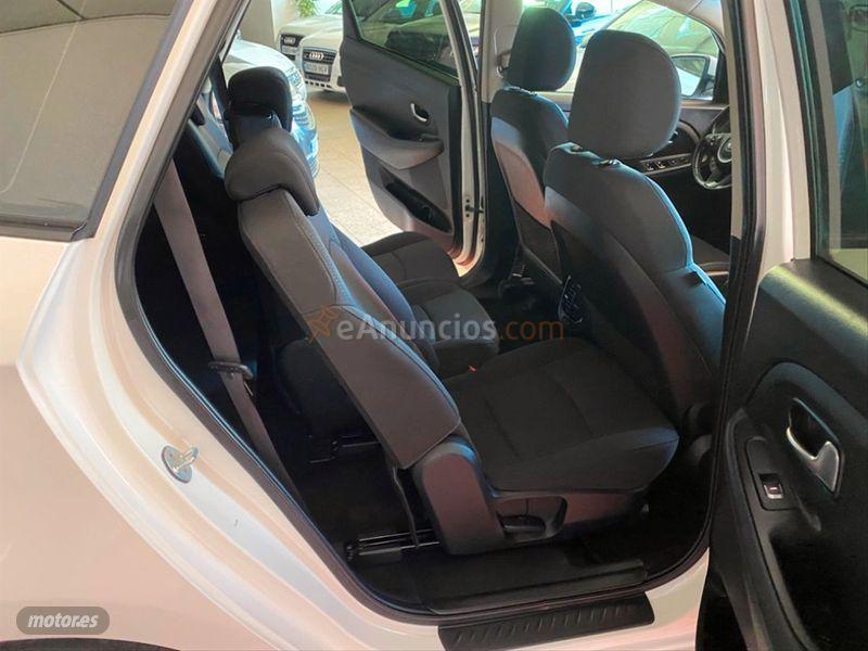 Kia Carens 1.7 CRDi VGT 115CV xTech EcoDynam 5pl de 2016 con 243.000 Km por 9.700 EUR. en Sevilla