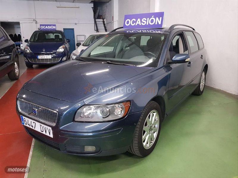 Volvo V 50 2.0D Kinetic de 2006 con 202.000 Km por 4.500 EUR. en Valladolid