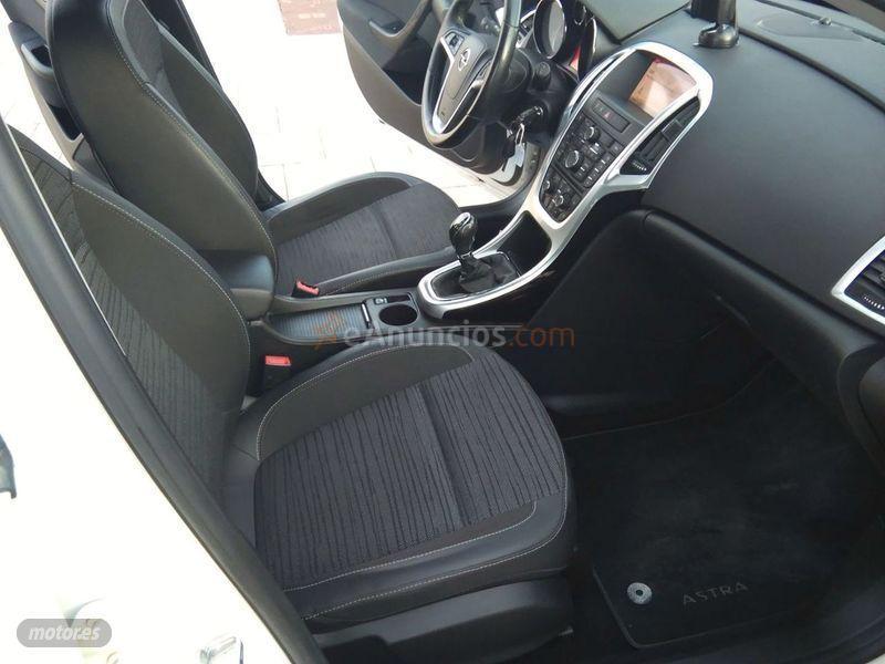 Opel Astra 1.6 CDTi SS 136 CV Selective ST de 2015 con 123.000 Km por 8.490 EUR. en Barcelona