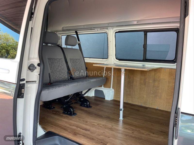 Volkswagen Transporter Kombi Largo T.Alto 2.0 TDI 102cv 2.8T de 2010 con 260.000 Km por 18.850 EUR. en Barcelona