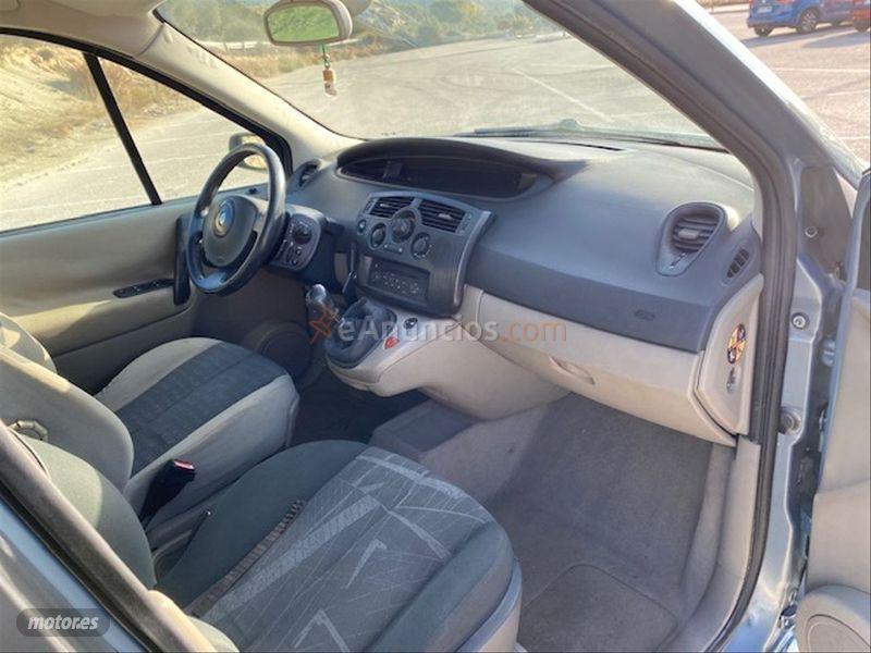Renault Scenic CONFORT EXPRESSION 1.9DCI de 2005 con 195.000 Km por 2.500 EUR. en Alicante