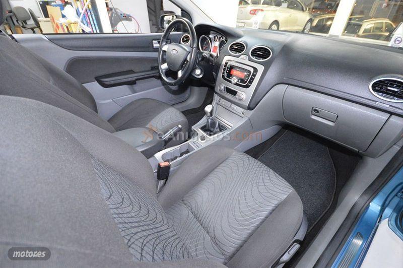 Ford Focus 1.6 CC Trend de 2010 con 179.000 Km por 6.500 EUR. en Barcelona