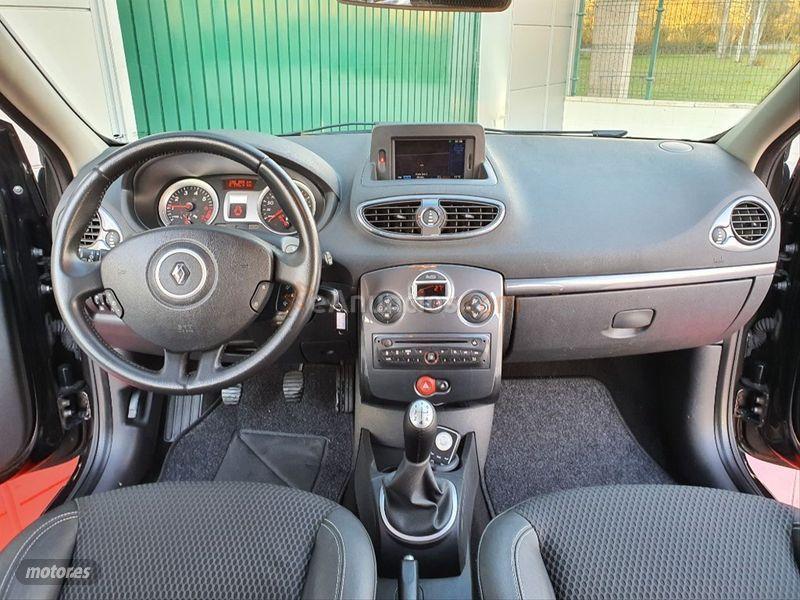 Renault Clio Grand Tour Tom Tom Edition TCE100 eco2 de 2009 con 166.000 Km por 5.700 EUR. en La Coruna