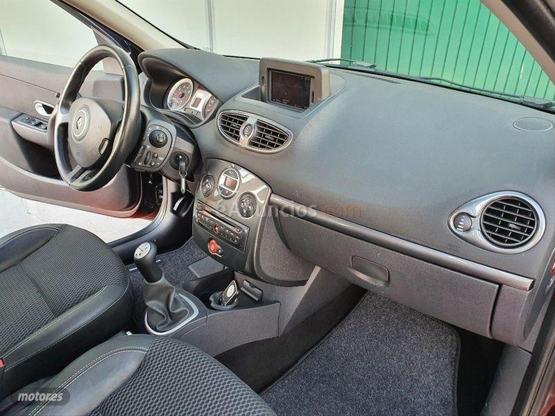 Renault Clio Grand Tour Tom Tom Edition TCE100 eco2 de 2009 con 166.000 Km por 5.700 EUR. en La Coruna