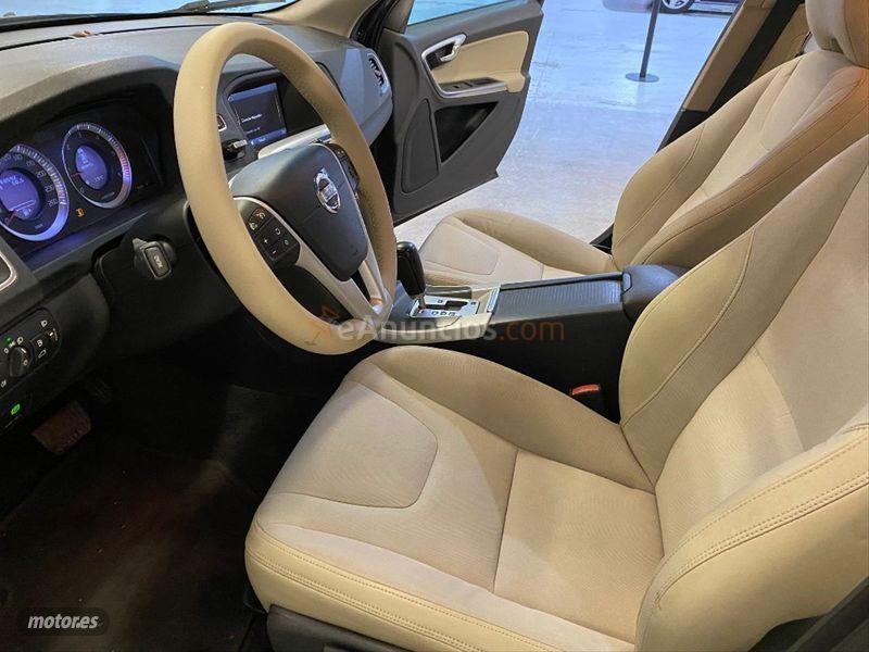 Volvo V 60 2.0 D3 Momentum Auto de 2011 con 160.000 Km por 10.900 EUR. en Madrid
