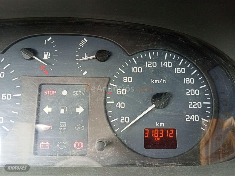 Renault Megane SCENIC FAIRWAY 1.9DCI de 2002 con 318.000 Km por 2.950 EUR. en Valencia