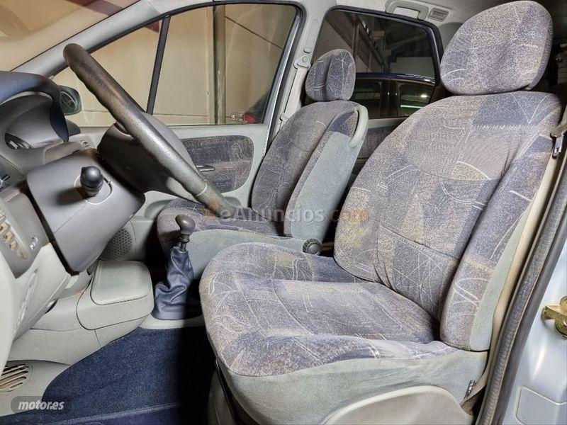 Renault Megane SCENIC RXE 1.6 16V de 2000 con 92.104 Km por 1.899 EUR. en Castellon