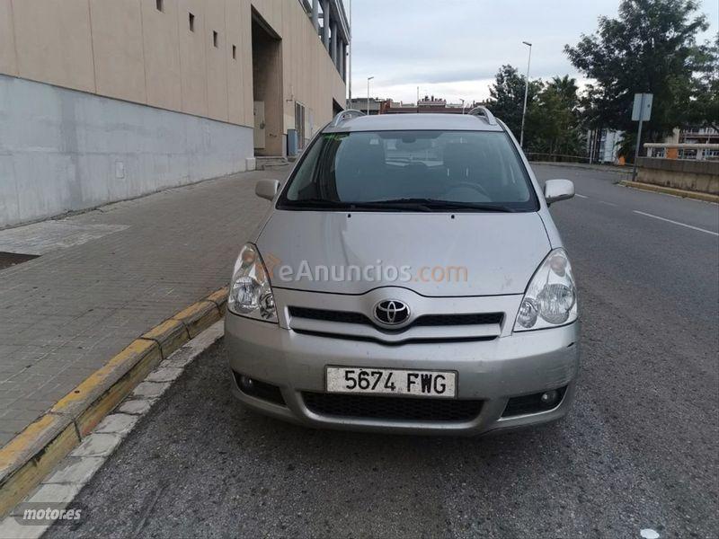 Toyota Corolla Verso 2.2 D4D 136cv Sol de 2007 con 198.000 Km por 3.200 EUR. en Barcelona