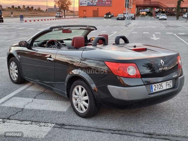 Renault Megane Coupecabrio Dynamique 1.6 16v de 2007 con 79.500 Km por 4.000 EUR. en Granada