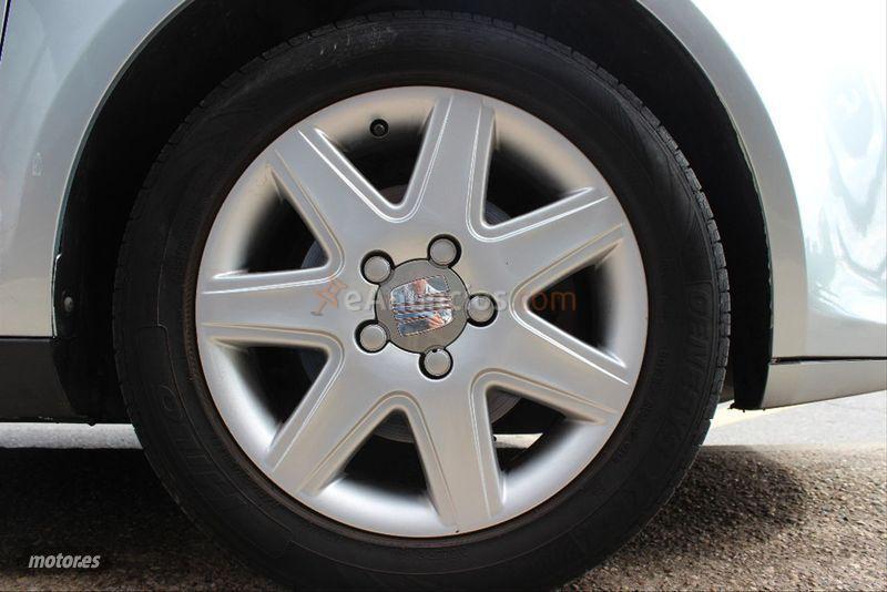 Seat Altea XL 1.6 102cv Stylance de 2007 con 84.000 Km por 5.995 EUR. en Zaragoza