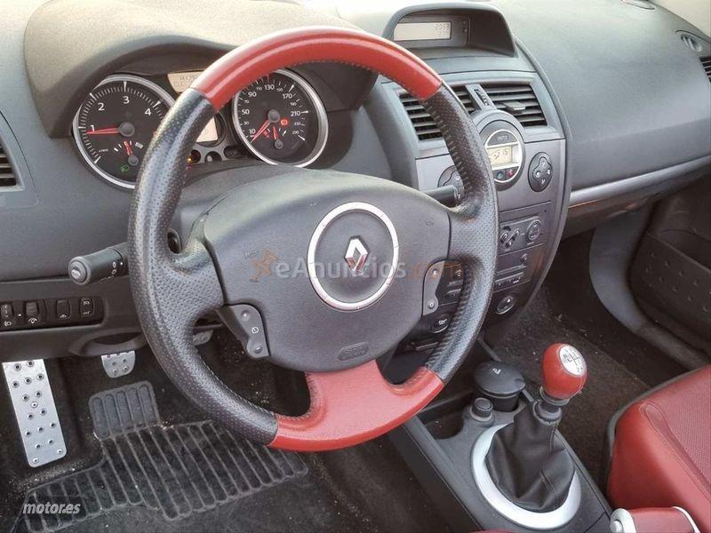 Renault Megane Coupecabrio Dynamique 2.0dCi de 2006 con 151.000 Km por 2.900 EUR. en Granada