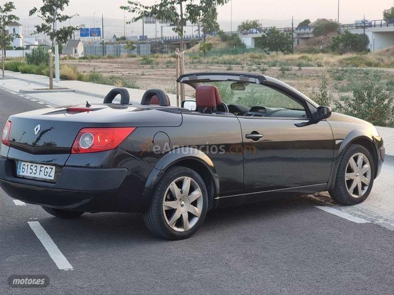 Renault Megane Coupecabrio Dynamique 2.0dCi de 2006 con 151.000 Km por 2.900 EUR. en Granada