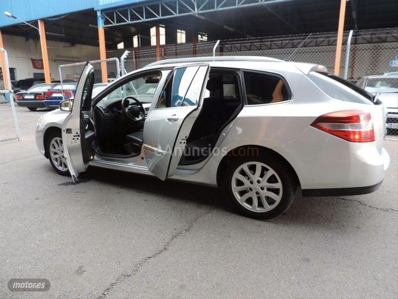Renault Laguna G.Tour Dynamique 2.0dCi 130CV de 2009 con 180.000 Km por 4.100 EUR. en Badajoz