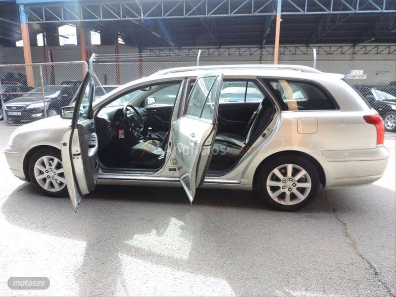 Toyota Avensis 2.2 D4D Clean Power Sport Wagon de 2006 con 285.000 Km por 3.100 EUR. en Badajoz
