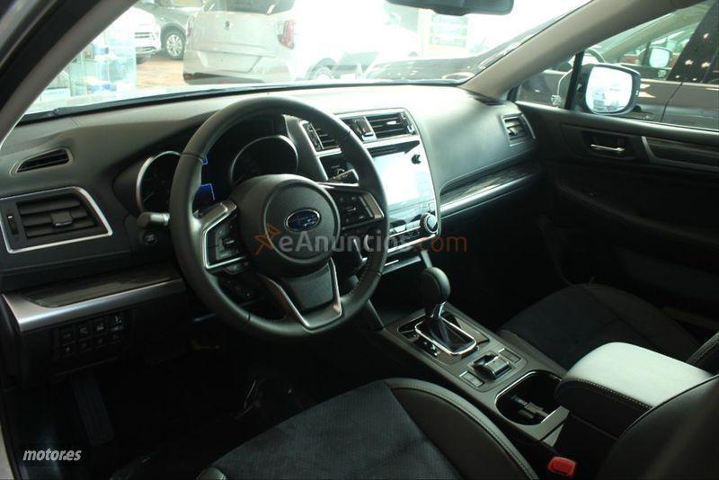 Subaru Outback 2.5i Executive Silver Edition CVT AWD de 2021 con 10 Km por 35.500 EUR. en Cadiz