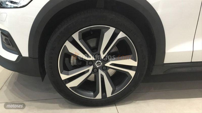 Volvo V 60 2.0 D4 AUTO PRO de 2019 con 21.500 Km por 41.900 EUR. en Cantabria