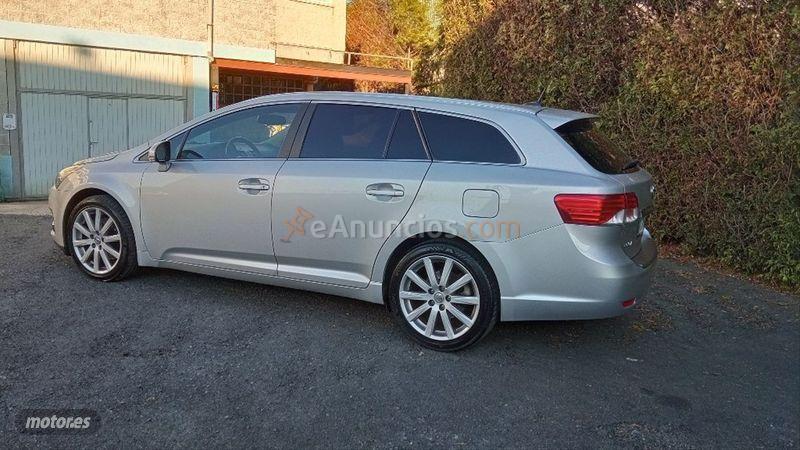 Toyota Avensis 150D Executive AutoDrive Cross Sport de 2014 con 147.400 Km por 15.500 EUR. en La Coruna