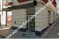 Gran local comercial de esquina, con escaparates a pie de calle. ubicado en pleno centro