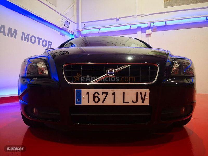 Volvo C 70 D5 Momentum de 2007 con 174.490 Km por 7.490 EUR. en Madrid