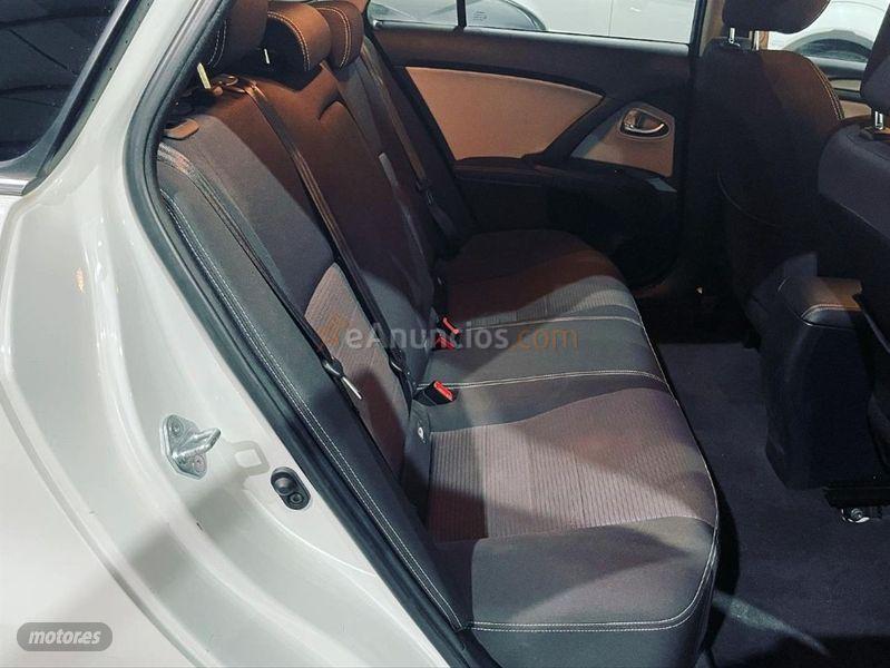 Toyota Avensis 1.6 115D ADVANCE TS de 2016 con 240.000 Km por 9.500 EUR. en Sevilla