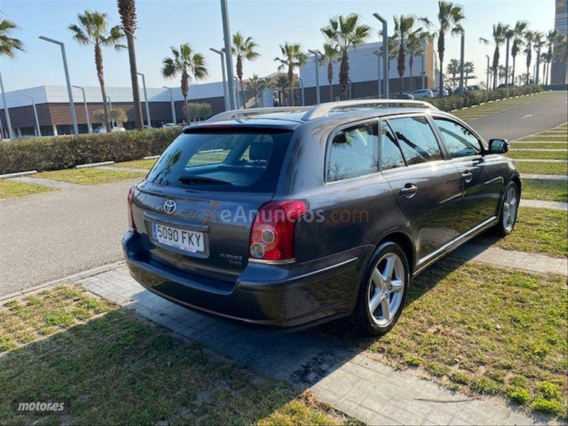 Toyota Avensis 2.0 D4D Sol Wagon de 2007 con 300.000 Km por 3.490 EUR. en Barcelona