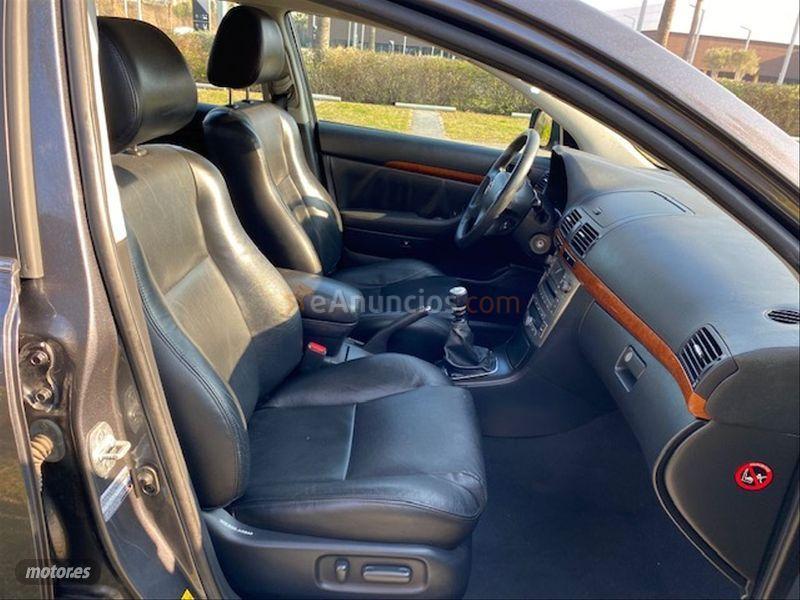 Toyota Avensis 2.0 D4D Sol Wagon de 2007 con 300.000 Km por 3.490 EUR. en Barcelona