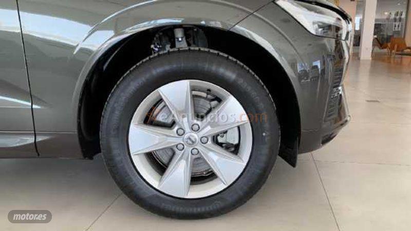 Volvo XC 60 2.0 B4 D MOMENTUM PRO AUTO 197 5P de 2021 con 2.020 Km por 44.900 EUR. en Ciudad Real