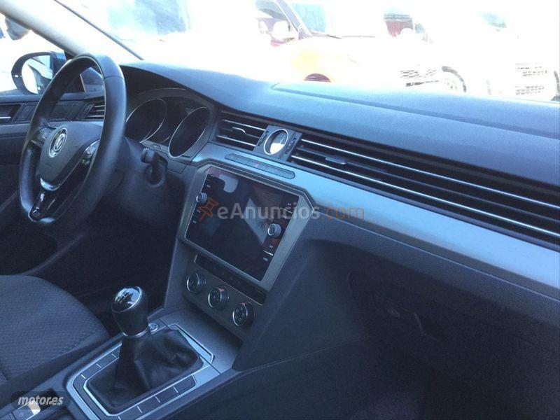 Volkswagen Passat Edition 1.6 TDI 88kW 120CV Variant de 2017 con 160.000 Km por 13.999 EUR. en Malaga