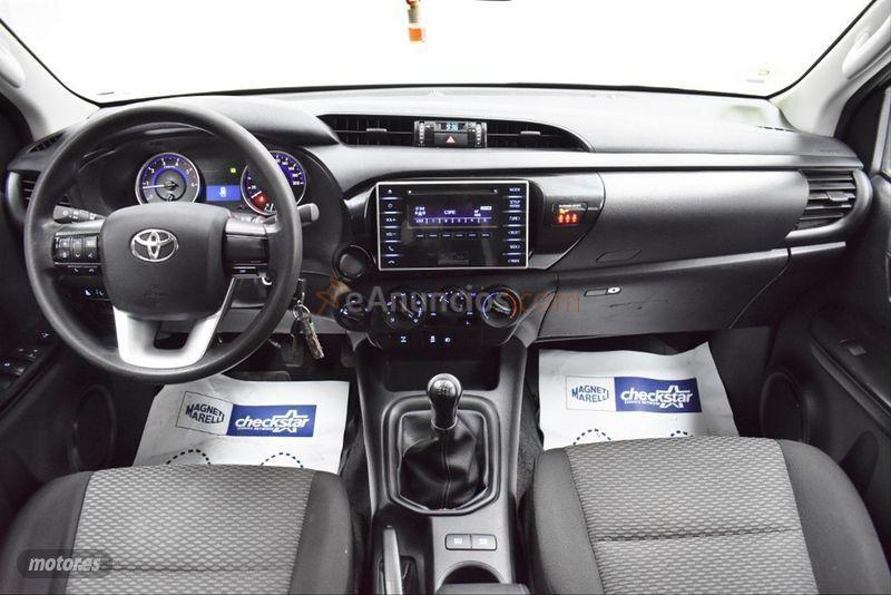 Toyota Hilux 2.4 D4D Cabina Doble GX de 2018 con 119.000 Km por 24.500 EUR. en Ciudad Real