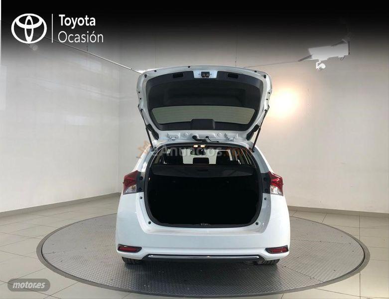 Toyota Auris 1.8 140H Active Touring Sports de 2017 con 78.000 Km por 15.500 EUR. en Leon