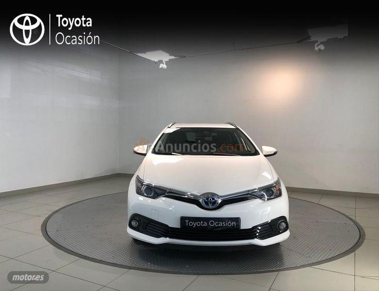 Toyota Auris 1.8 140H Active Touring Sports de 2017 con 78.000 Km por 15.500 EUR. en Leon