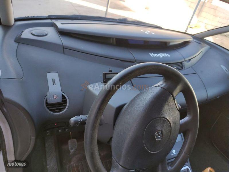 Renault Espace Initiale dCi 150 de 2010 con 200.000 Km por 3.500 EUR. en Madrid