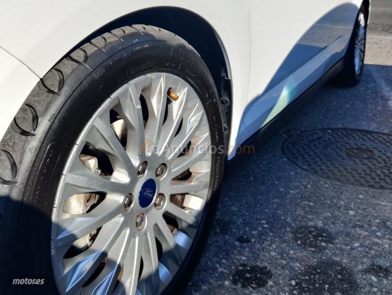 Ford C-Max titanium 5 puertas 115cv de 2010 con 119.000 Km por 12.000 EUR. en Sevilla